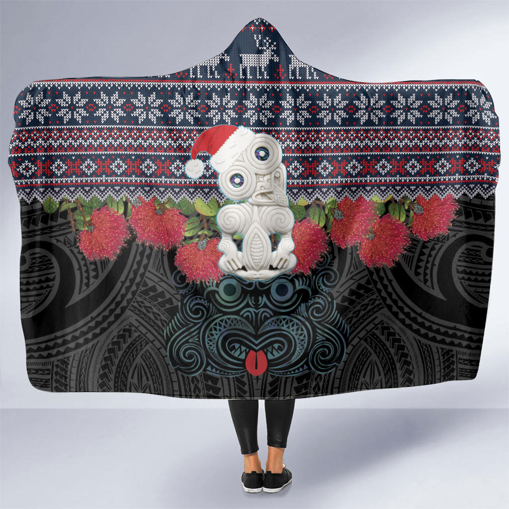 New Zealand Hei Tiki Christmas In July Hooded Blanket Pohutukawa Santa Xmas Polynesian Pattern
