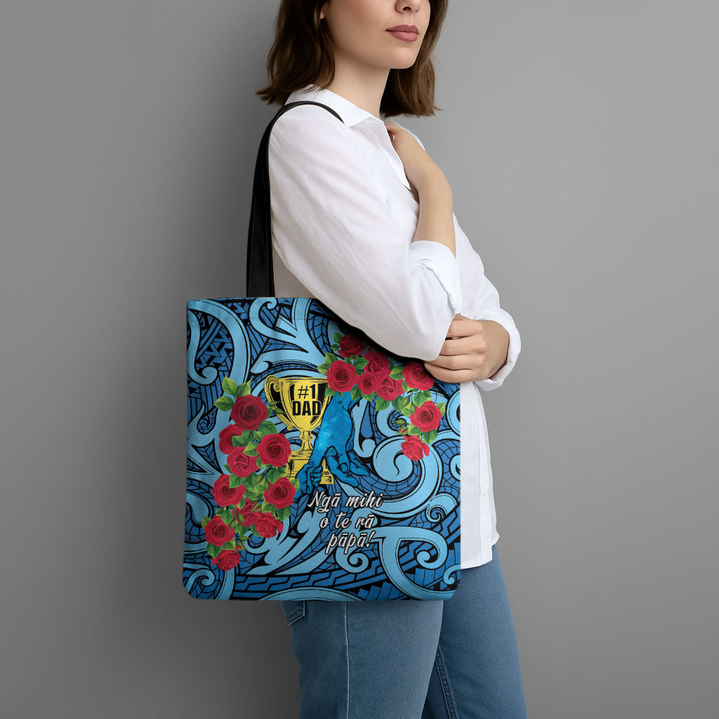 New Zealand Father's Day Tote Bag Best Dad Trophy Red Rose Maori Pattern LT22 - Polynesian Pride
