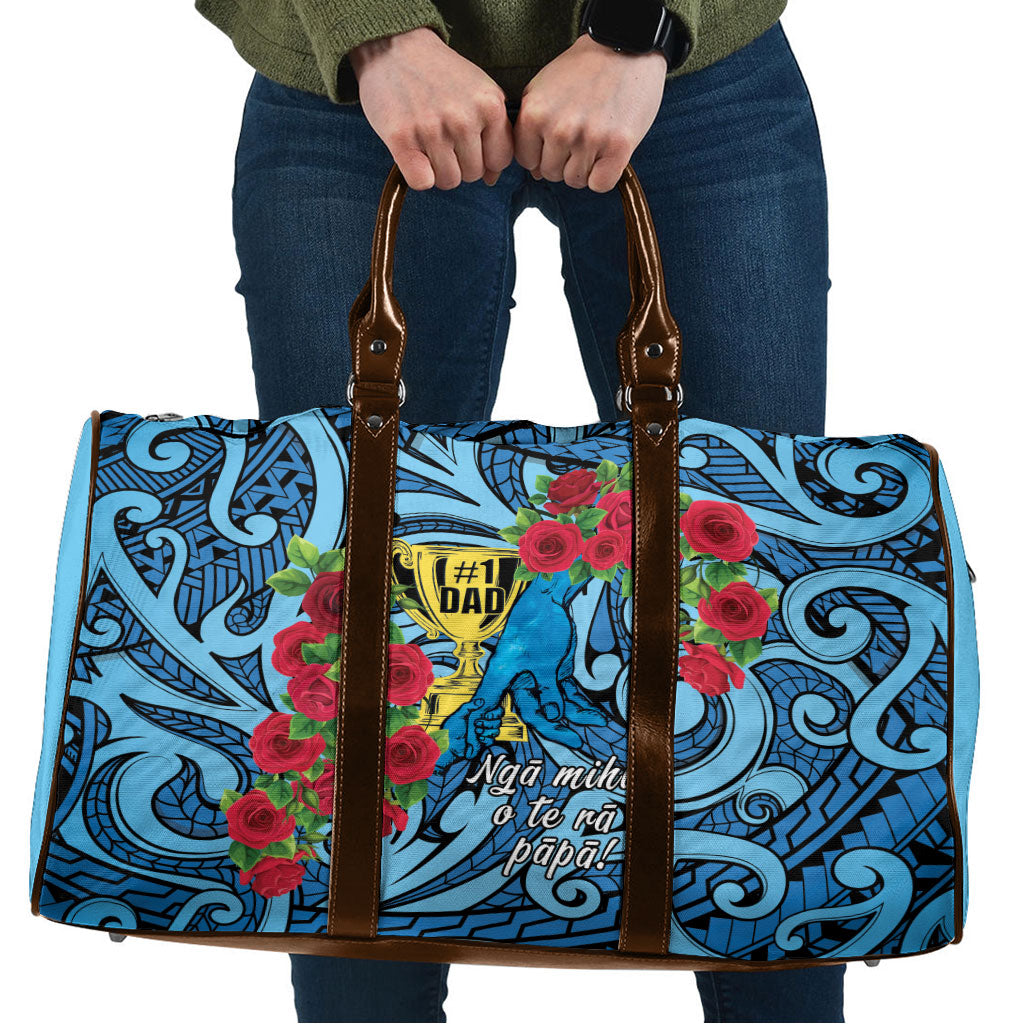 New Zealand Father's Day Travel Bag Best Dad Trophy Red Rose Maori Pattern LT22 Blue - Polynesian Pride