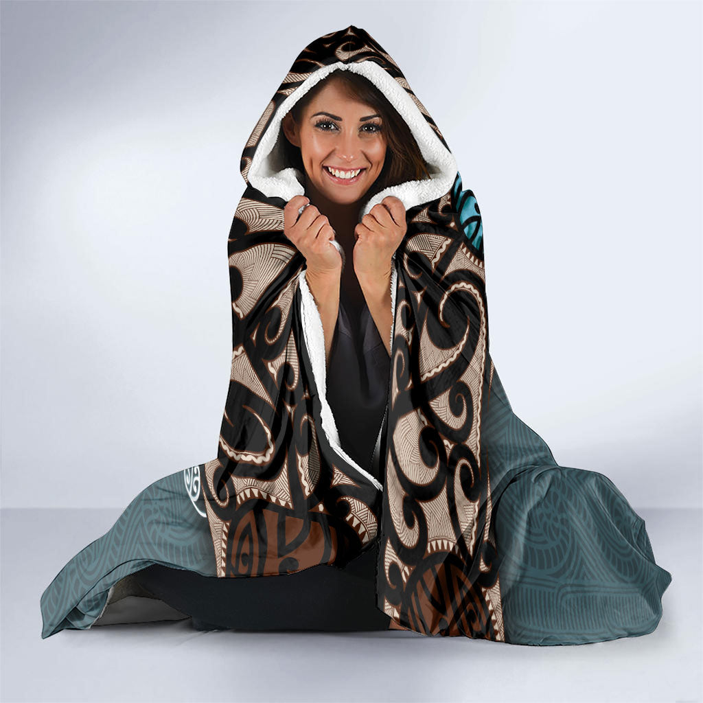 New Zealand Tui Bird Maripi Hooded Blanket Maori Weapon Kowhaiwhai Pattern