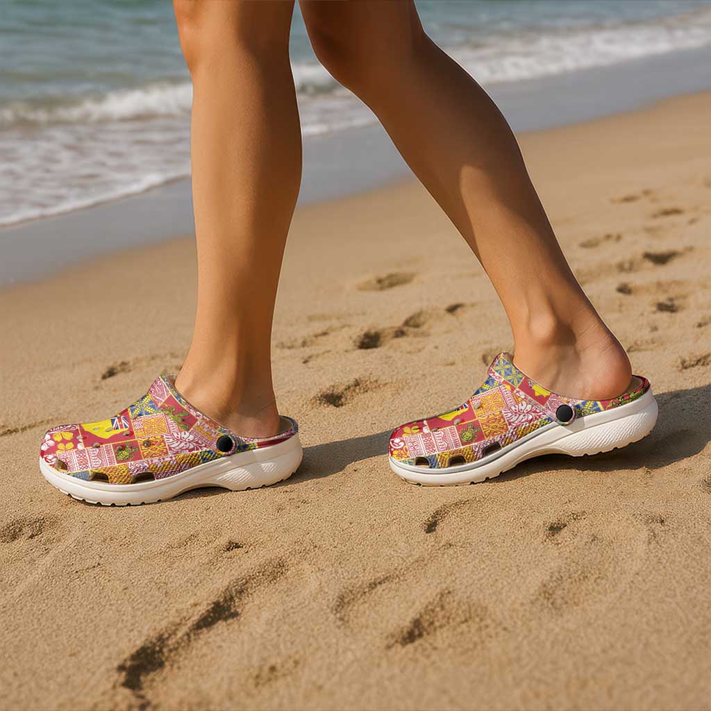 Niue Monuina e Kilisimasi Clogs Shoes Pacific Patchwork Xmas Vibes LT9 - Polynesian Pride
