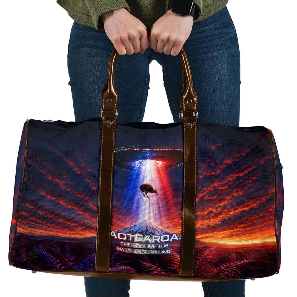 New Zealand Aotearoa Kiwi UFO Travel Bag Sci-Fi Galaxy Sunset Sky Tower And Mountain