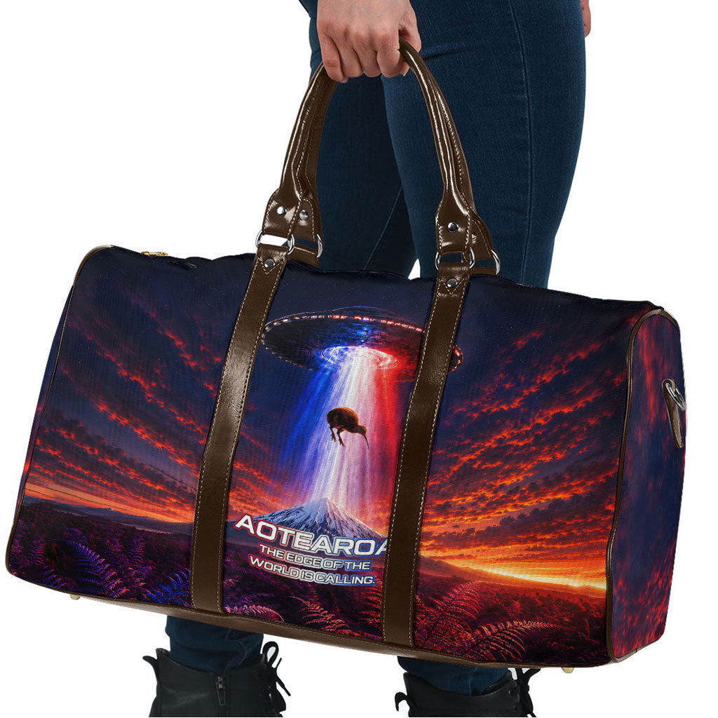 New Zealand Aotearoa Kiwi UFO Travel Bag Sci-Fi Galaxy Sunset Sky Tower And Mountain
