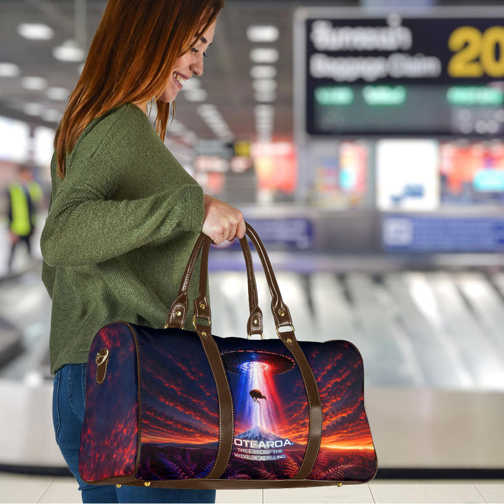 New Zealand Aotearoa Kiwi UFO Travel Bag Sci-Fi Galaxy Sunset Sky Tower And Mountain