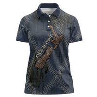 New Zealand She’ll Be Right Women Polo Shirt NZ Slang No. 8 Wire Map Pattern TS04 Female Navy Slate - Polynesian Pride