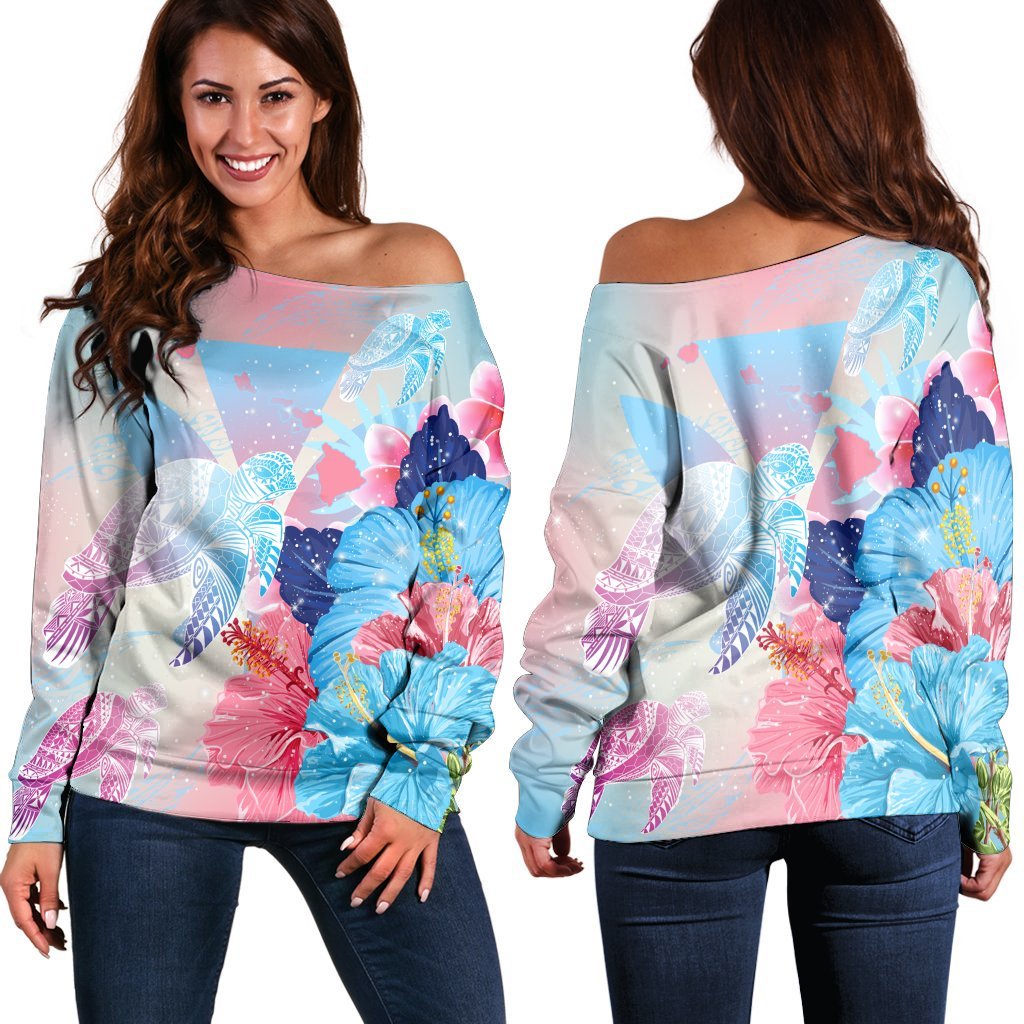 Hawaii Map Kanaka Hibiscus Polynesian Turtle Swimming Women's Off Shoulder Sweater - Sweet Dream Style - AH Black - Polynesian Pride