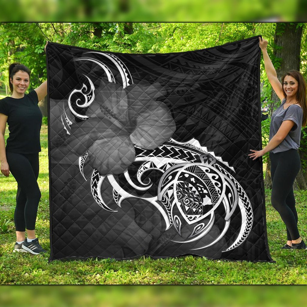 Hawaii Map Turtle Hibiscus Divise Polynesian Premium Quilts - AH Black - Polynesian Pride