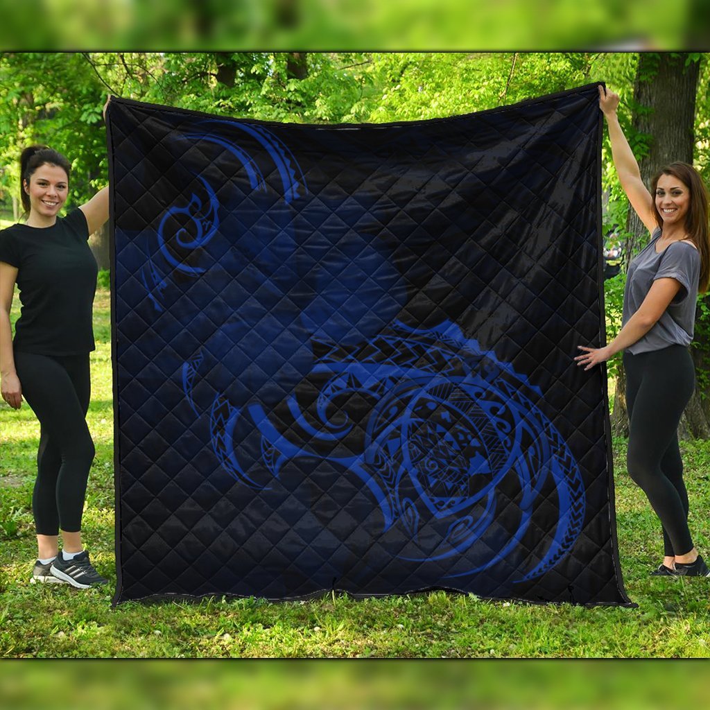 Hawaii Map Turtle Hibiscus Divise Polynesian Premium Quilts Blue - AH Black - Polynesian Pride