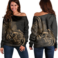 Hawaii Map Turtle Hibiscus Divise Polynesian Women's Off Shoulder Sweater Gold - AH Black - Polynesian Pride