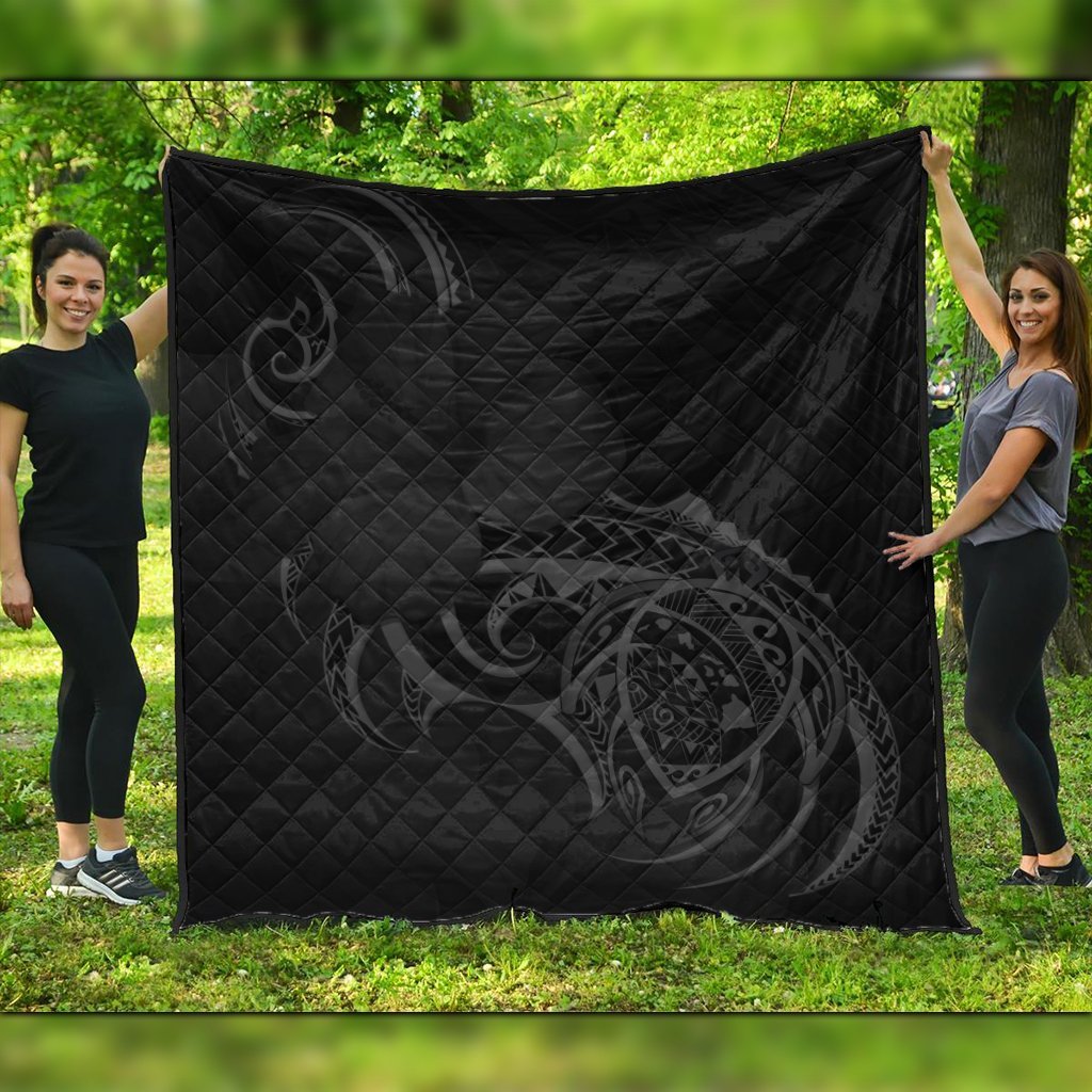 Hawaii Map Turtle Hibiscus Divise Polynesian Premium Quilts Gray - AH Black - Polynesian Pride