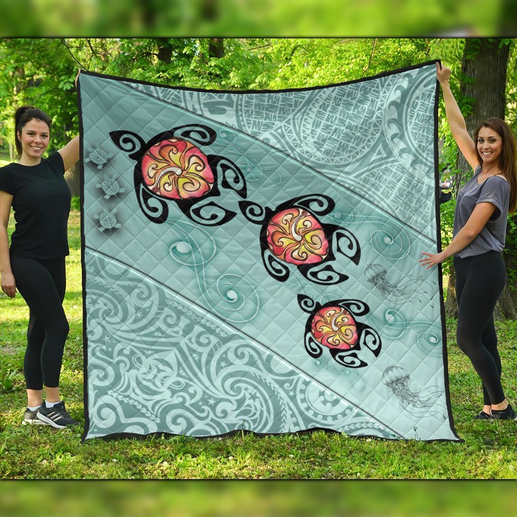 Hawaii Turtle Swimming Tribal Polynesian Premium Quilts - AH - Min Style Black - Polynesian Pride