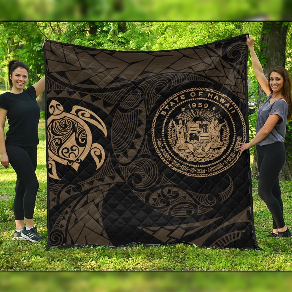 Hawaiian Coat Of Arms Turtle Polynesian Premium Quilts Gold AH Black - Polynesian Pride