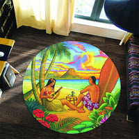 Hawaiian Couple Sing A Song On Beach Sunset Round Carpet - AH - Polynesian Pride