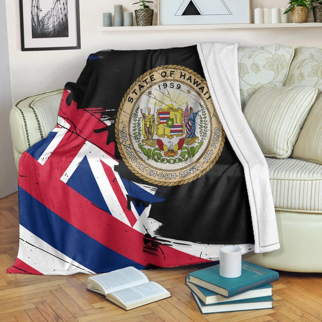 Hawaiian Flag Coat Of Arms Of Hawaii Polynesian Premium Blankets - Classic Style White - Polynesian Pride