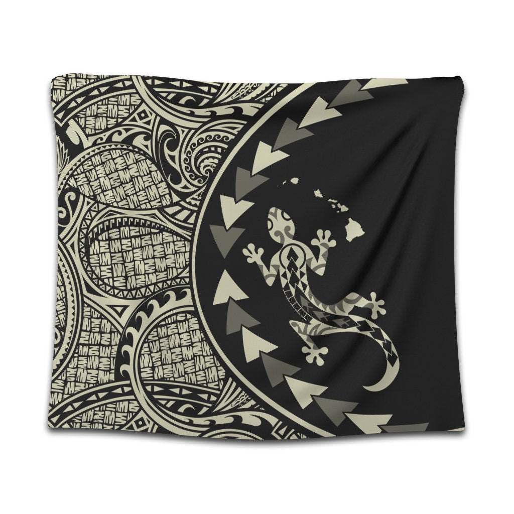 Hawaiian Map Gecko Tattoo Kakau Polynesian Tapestry Beige AH Wall Tapestry Black - Polynesian Pride