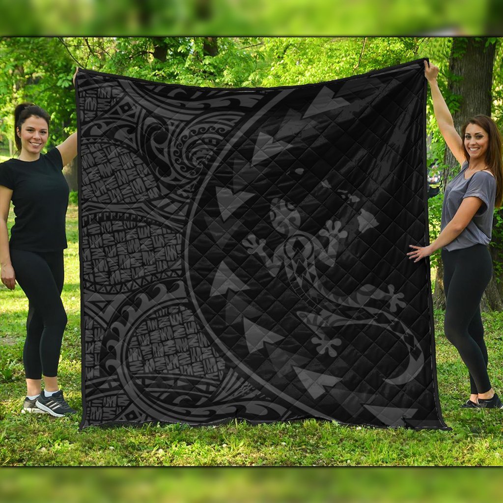 Hawaiian Map Gecko Tattoo Kakau Polynesian Premium Quilts Gray AH Black - Polynesian Pride