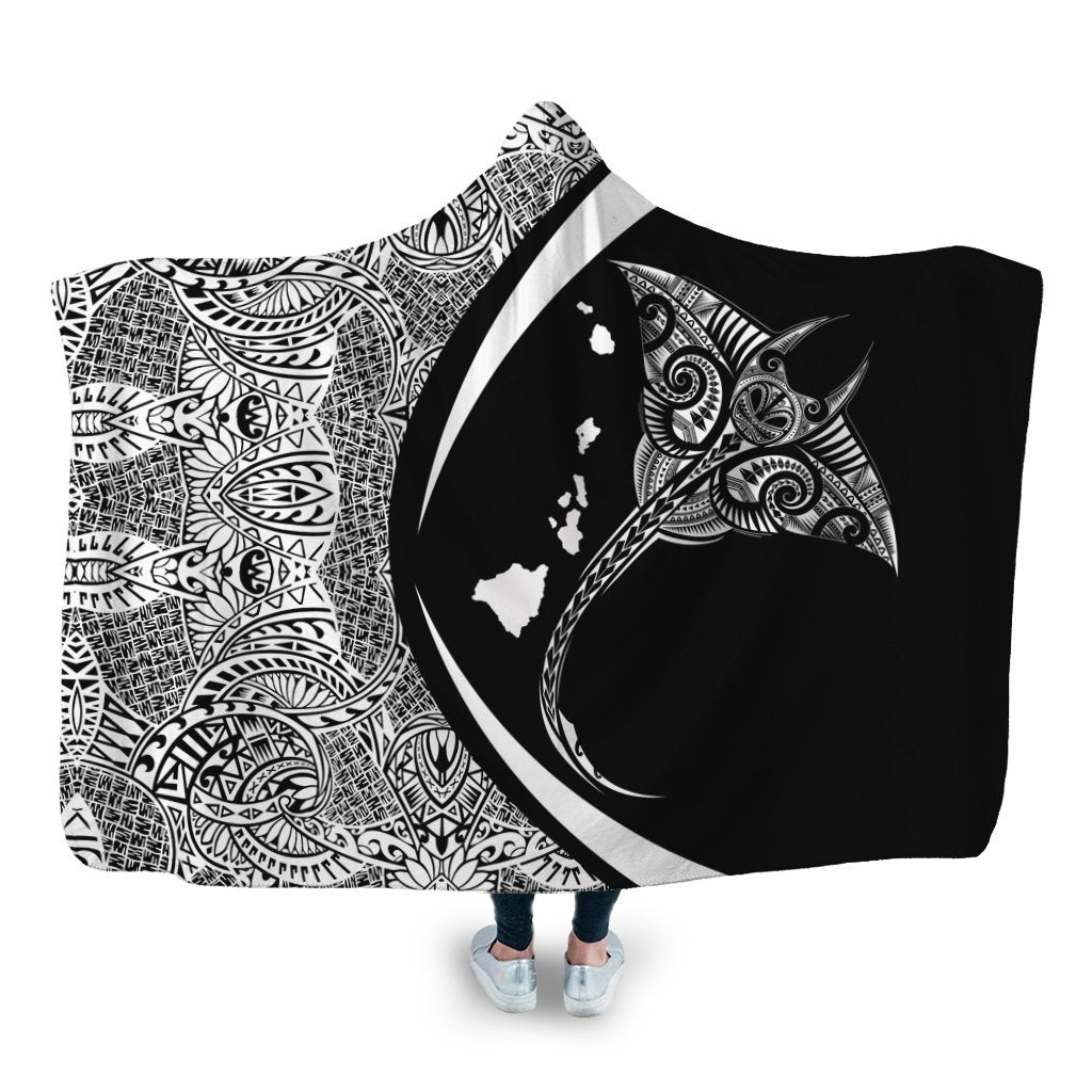 Hawaiian Map Manta Ray Polynesian Hooded Blanket - White - Circle Style - AH Hooded Blanket White - Polynesian Pride