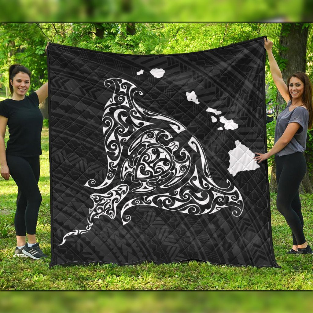 Hawaiian Map Manta Ray White Polynesian Premium Quilts - AH Black - Polynesian Pride