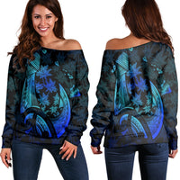 Hawaiian Map Palm Trees Fish Hook Polynesian Quilt Women's Off Shoulder Sweater Colorful Blue - AH Black - Polynesian Pride