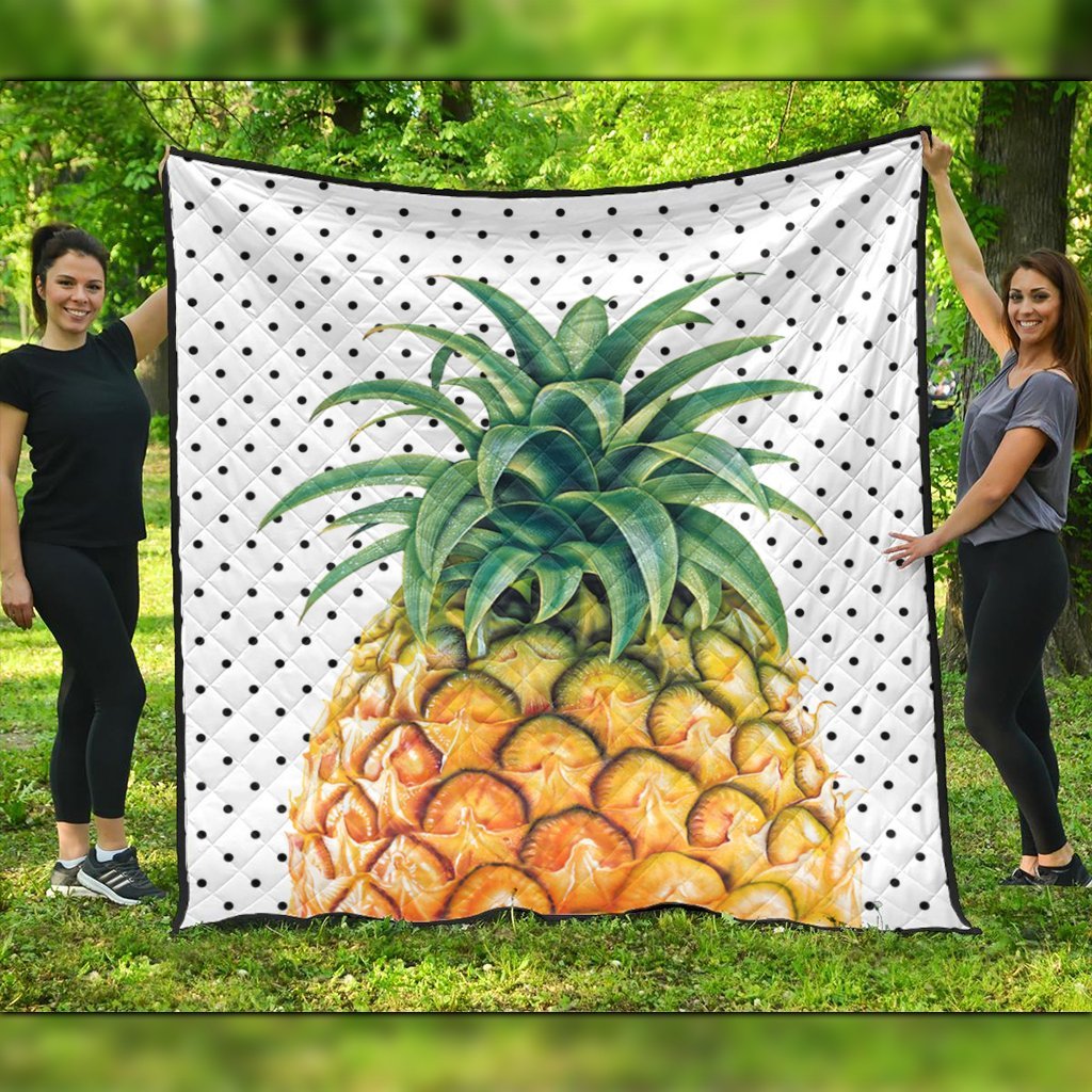 Hawaiian Pineapple Polka Dots Background Polynesian Premium Quilts - AH Black - Polynesian Pride