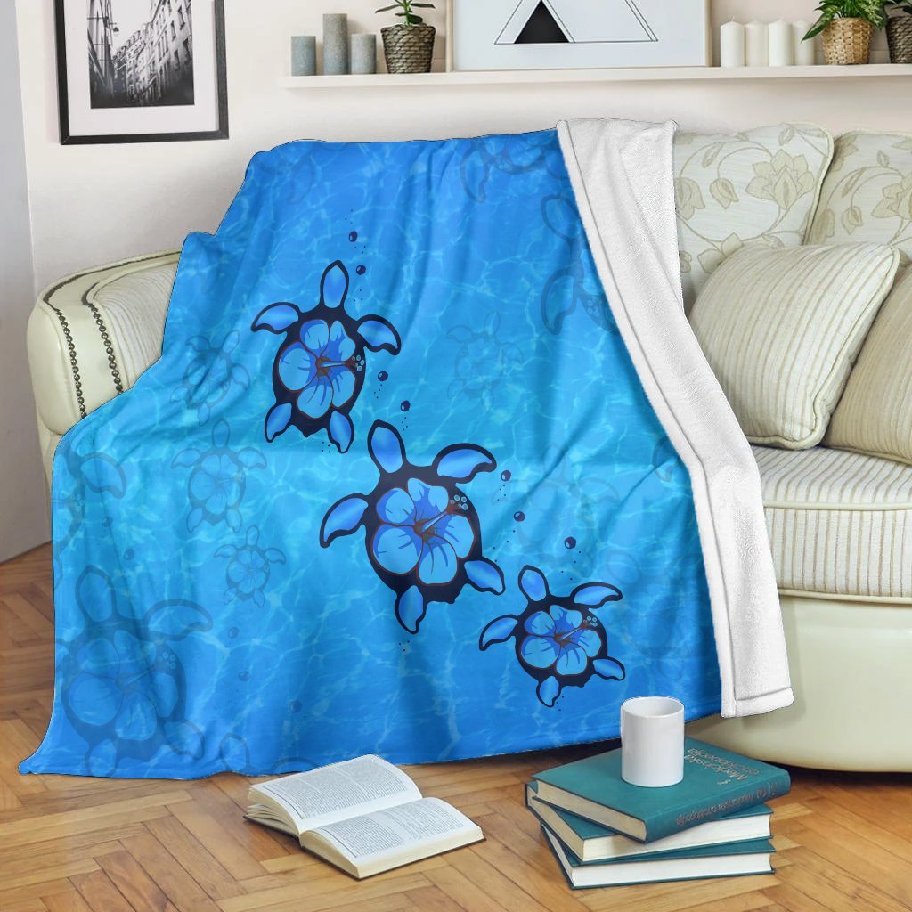 Hawaiian Turtle Swim In The OCean With Hibiscus Polynesian Premium Blankets - AH White - Polynesian Pride