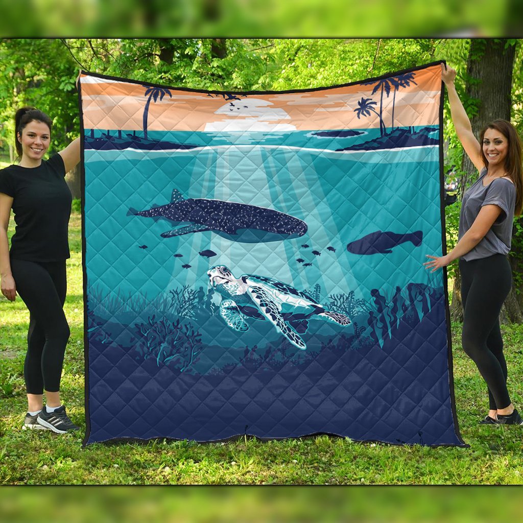 Hawaiian Whale And Turtle In Sunset Polynesian Premium Quilts - AH Black - Polynesian Pride