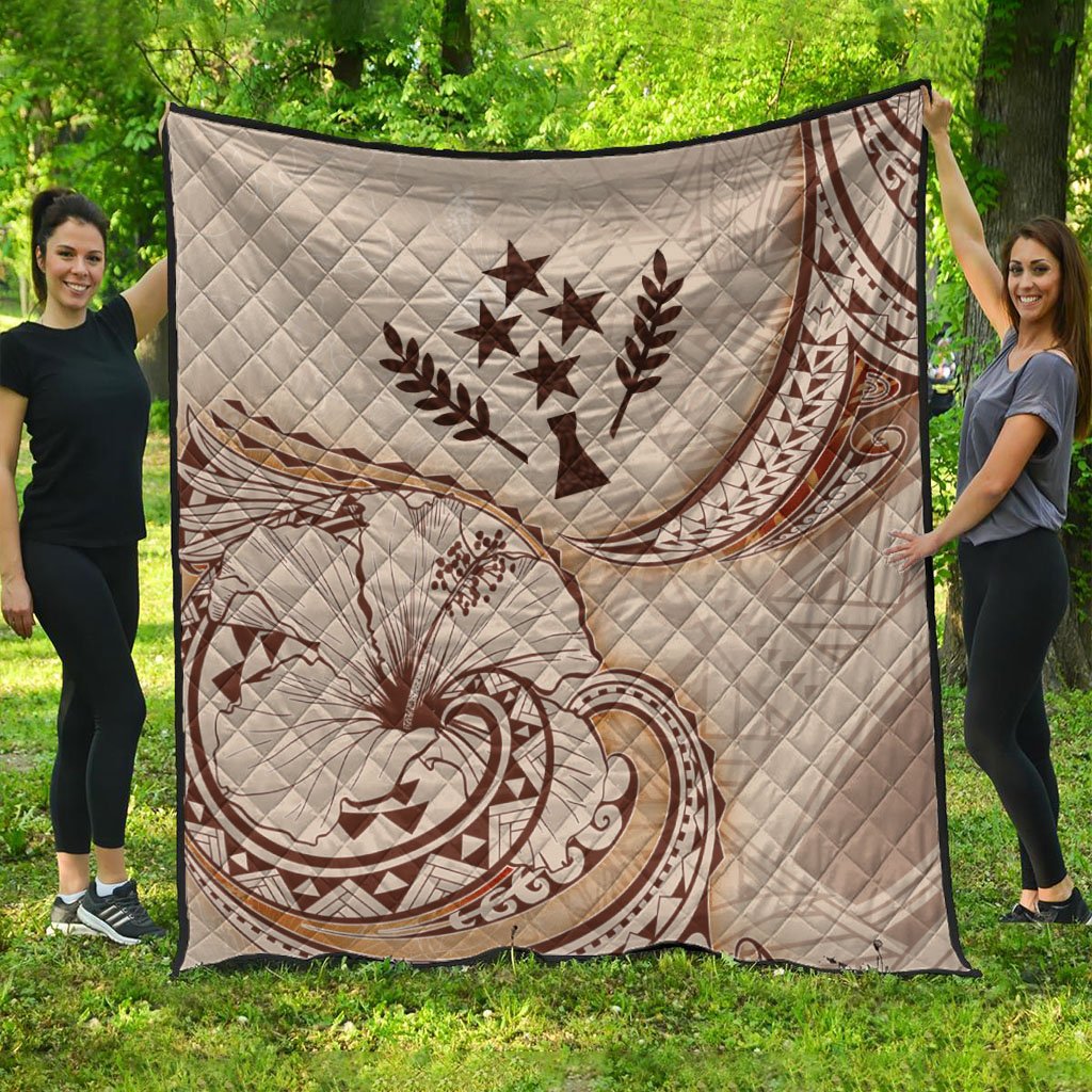 Kosrae State Premium Quilt - Hibiscus Flowers Vintage Style Nude - Polynesian Pride