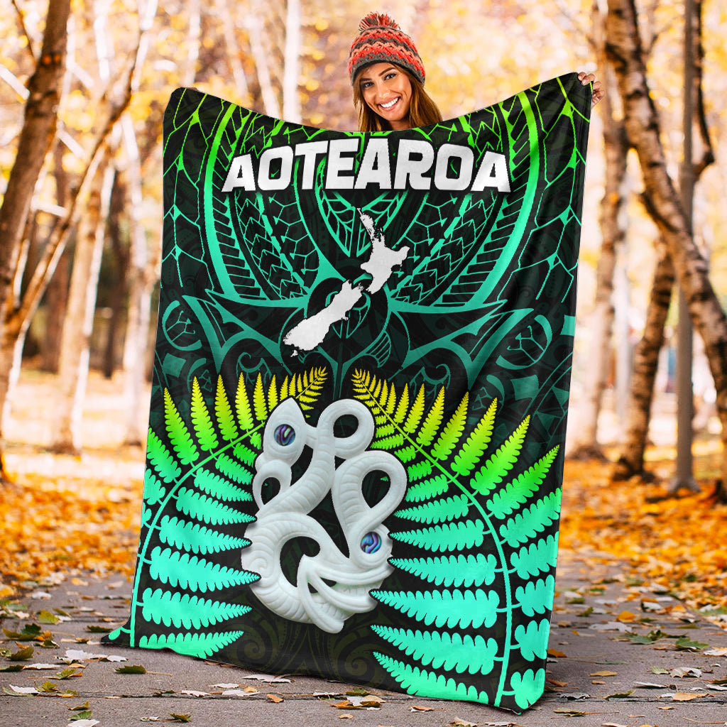 Aotearoa Fern Premium Blanket New Zealand Hei Tiki Green Style LT13 White - Polynesian Pride