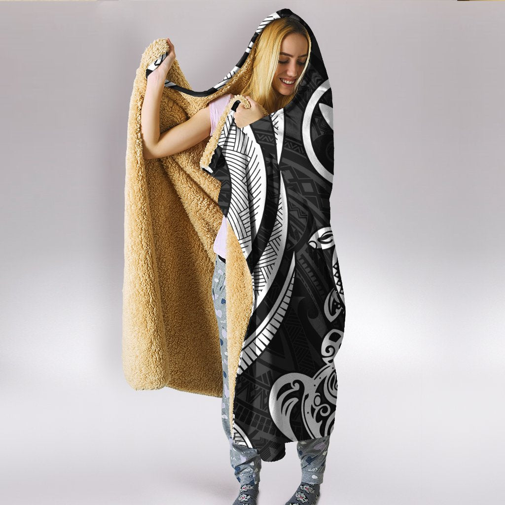 Hawaii Hooded Blanket - White Tentacle Turtle - Polynesian Pride