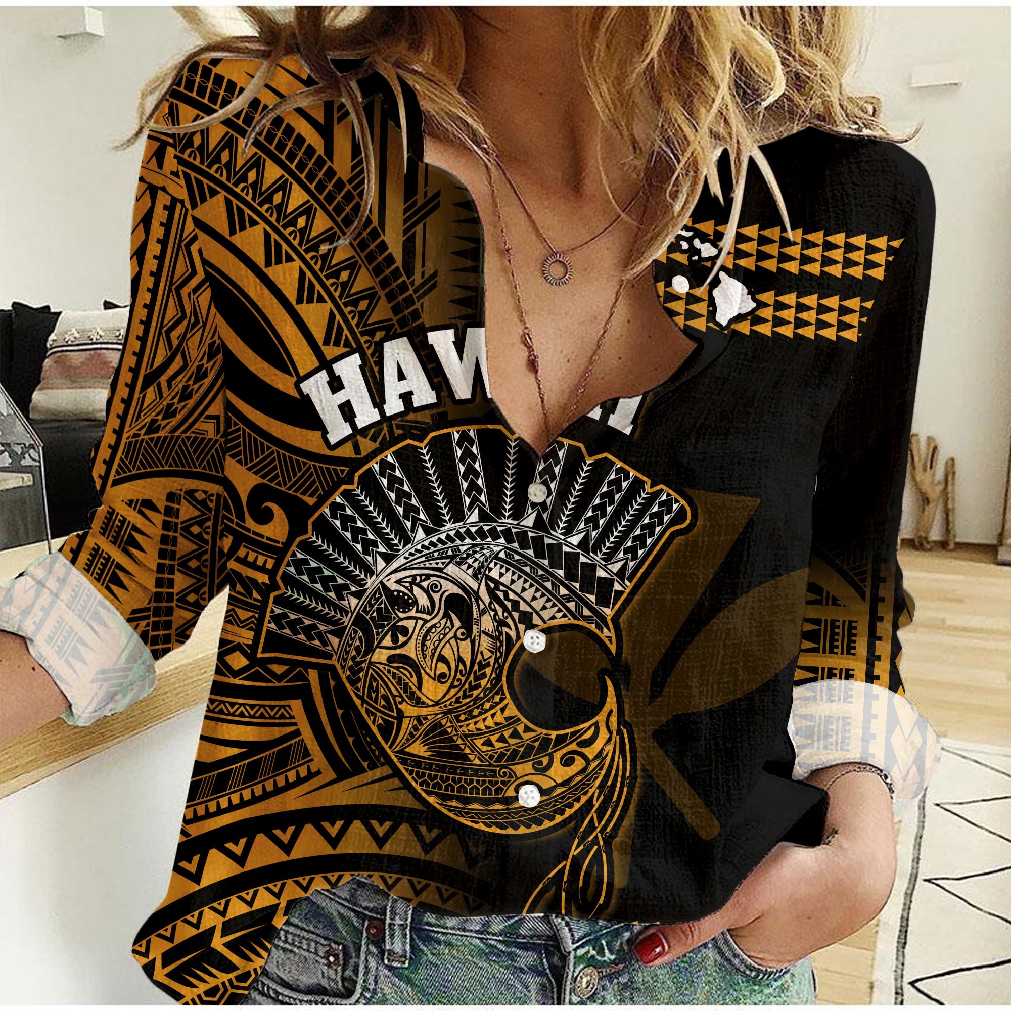 Hawaii Women Casual Shirt Kakau Warrior Helmet Gradient Gold Polynesian LT14 Female Gold - Polynesian Pride