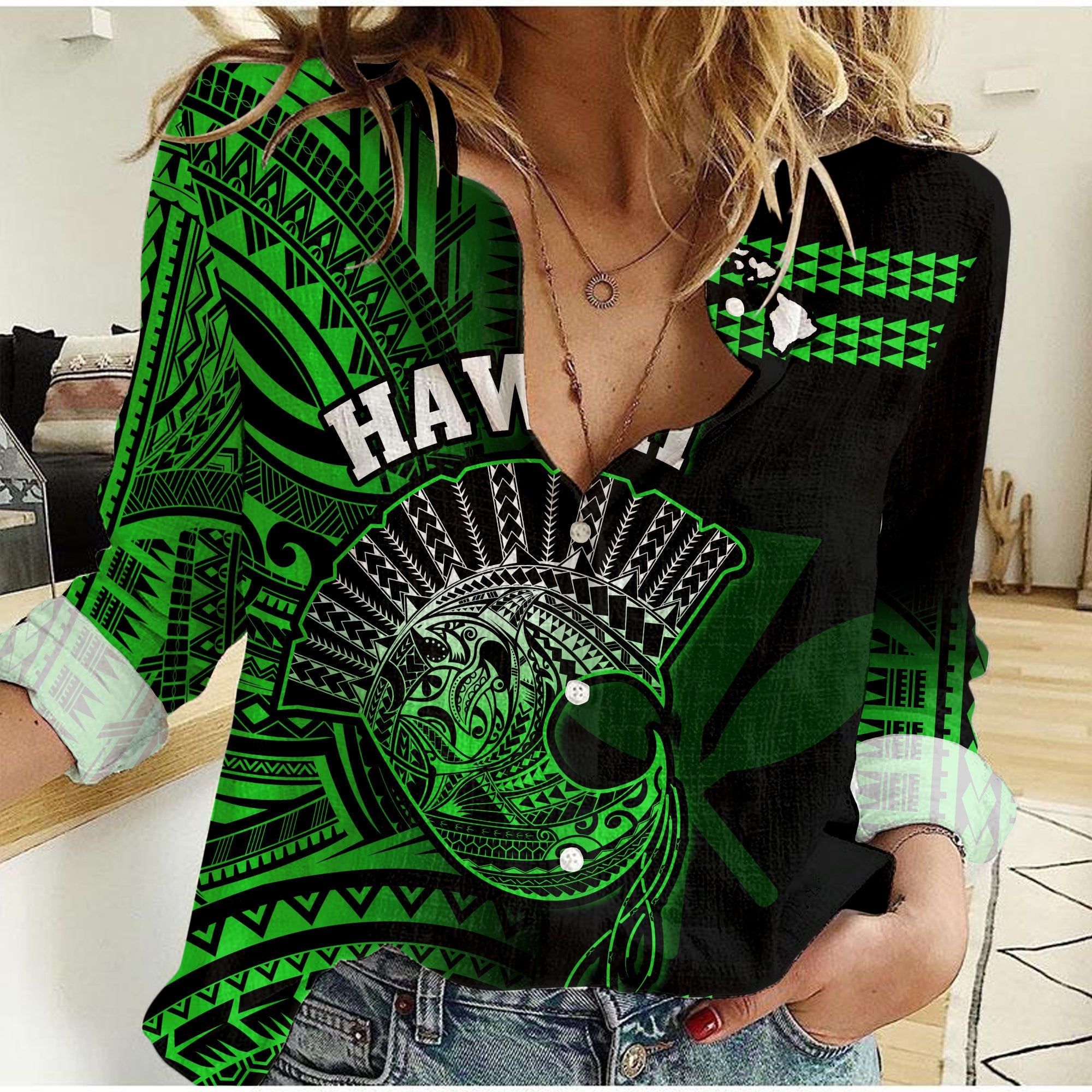 Hawaii Women Casual Shirt Kakau Warrior Helmet Gradient Green Polynesian LT14 Female Green - Polynesian Pride