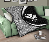 Hawaii Kanaka Polynesian Black And White Premium Quilt - Circle Style - Polynesian Pride