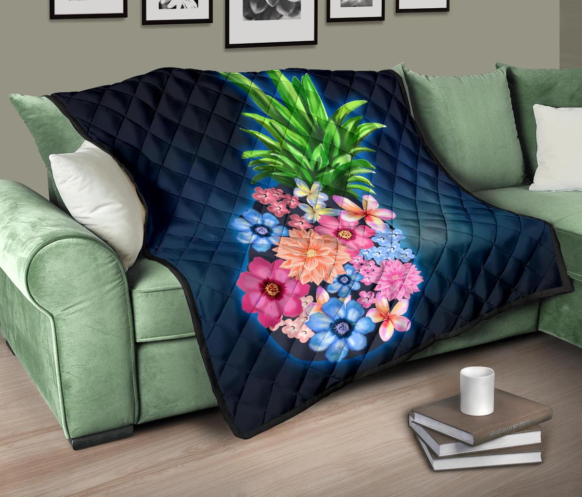 Pineapple Hibiscus Pattern Premium Quilt - Polynesian Pride