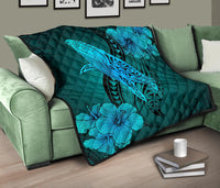 Hawaii Whale Swim Poly Turquoise Premium Quilt - Polynesian Pride
