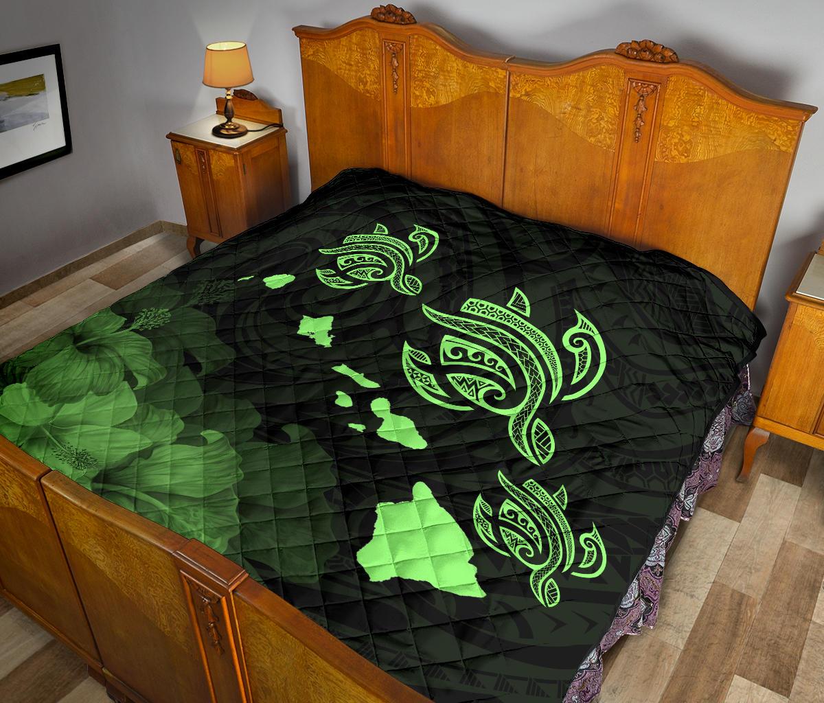 Hawaii Hibiscus Map Hidden Polynesian Green Premium Quilt - Polynesian Pride