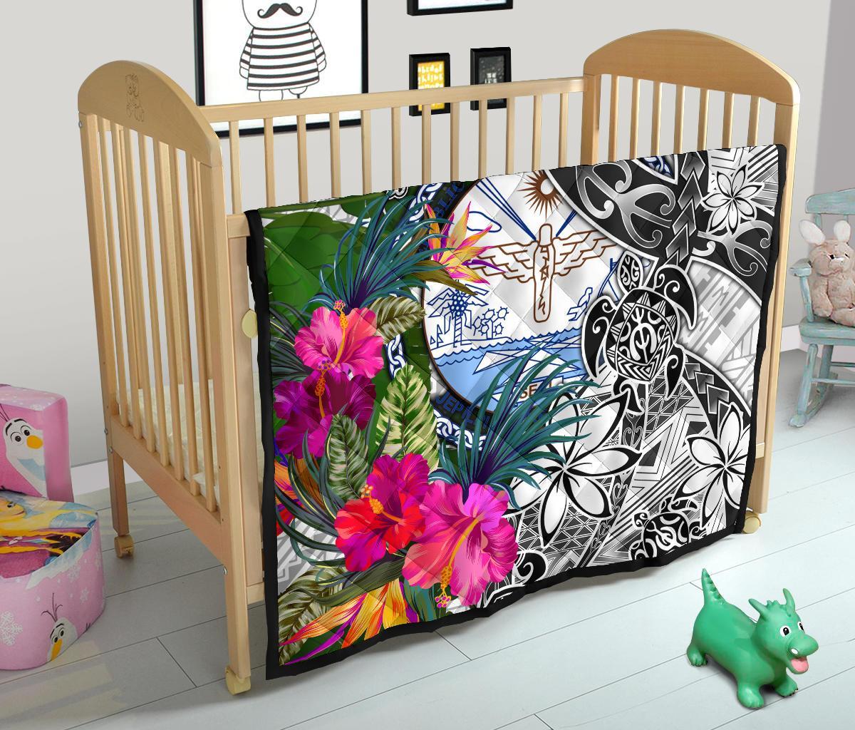 Marshall Islands Premium Quilt White - Turtle Plumeria Banana Leaf Crest - Polynesian Pride