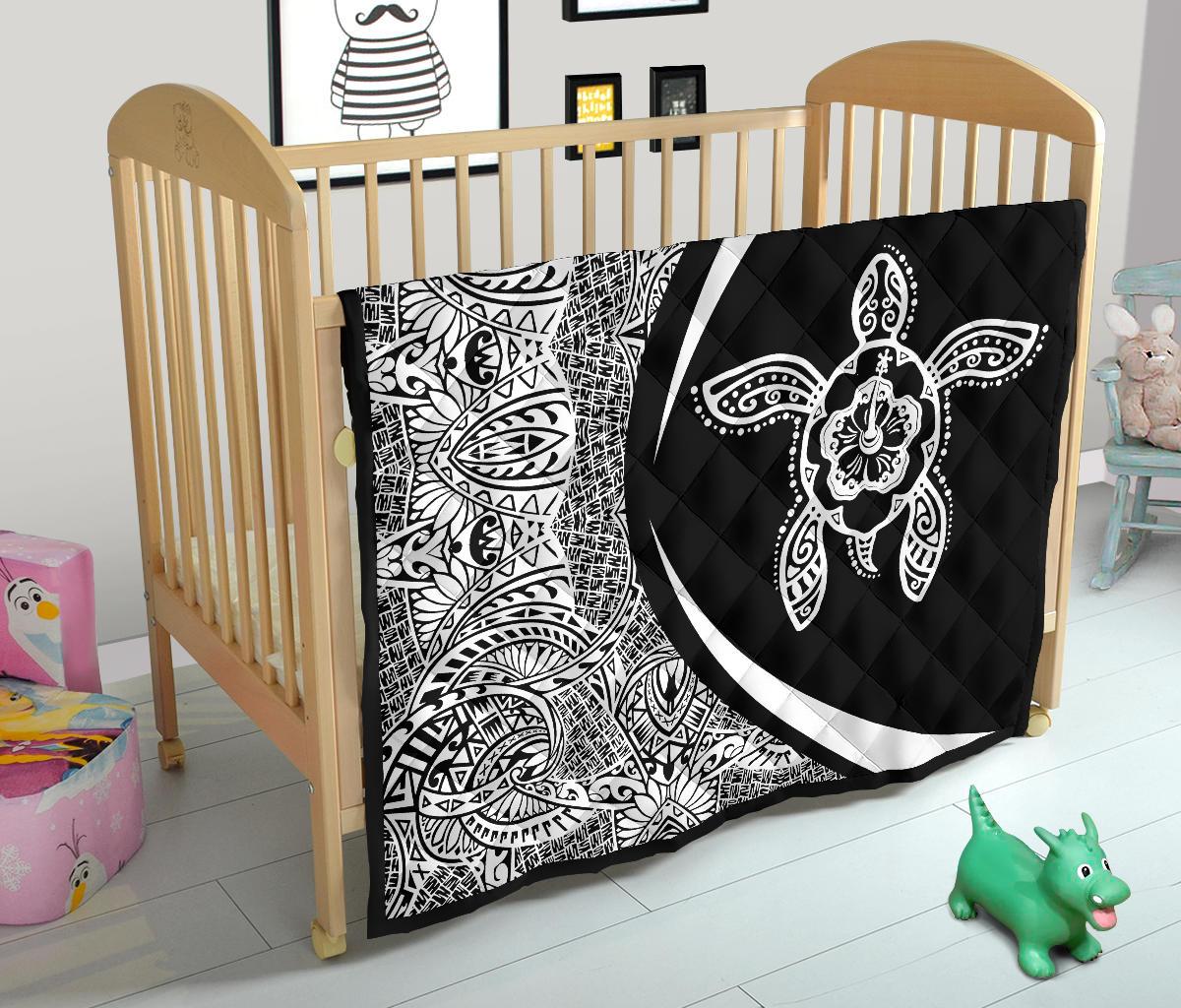 Hawaiian Hibiscus Turtle Polynesian Black And White Premium Quilt - Circle Style - Polynesian Pride