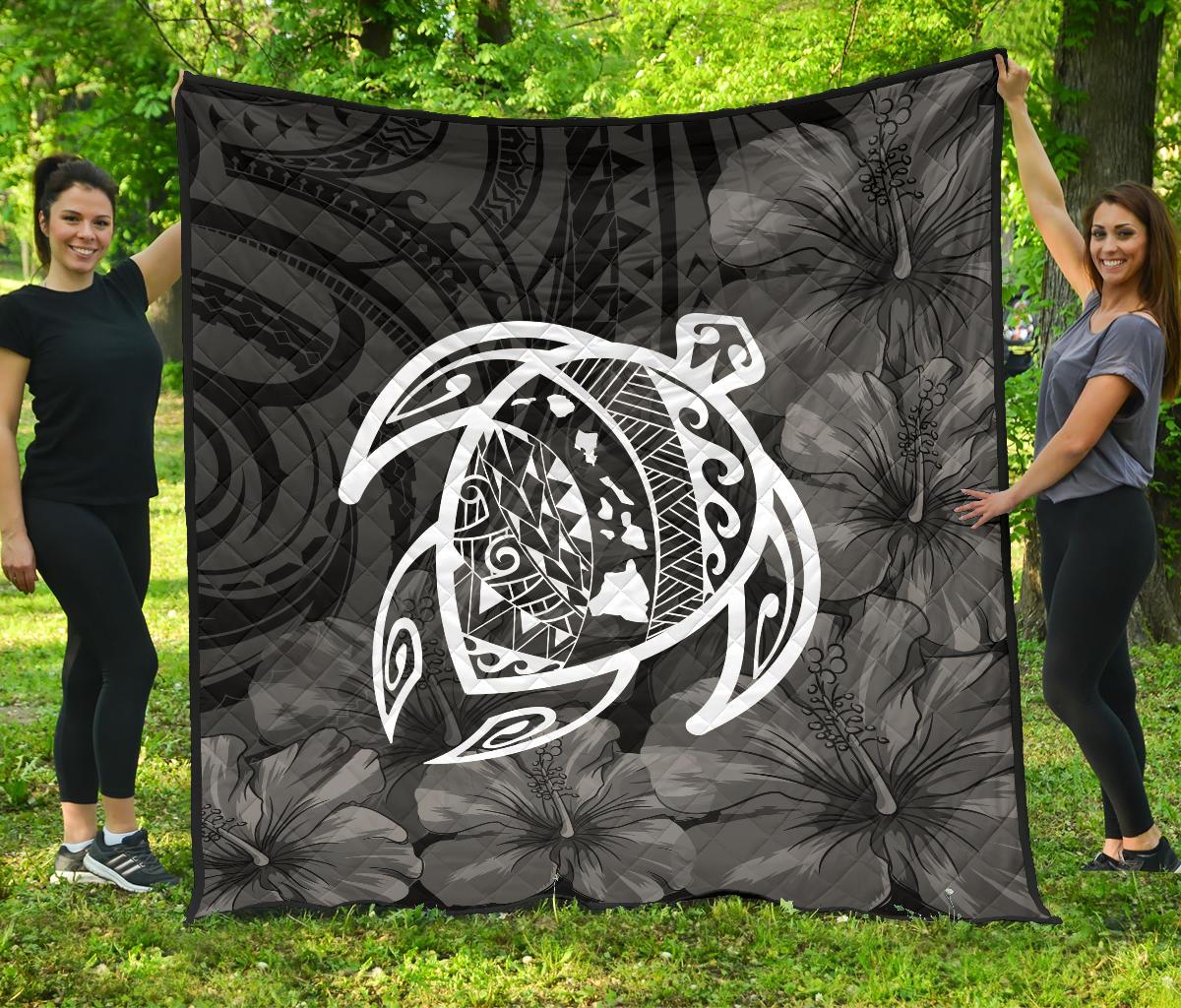 Hawaii Turtle Kanaka Map Hibiscus Poly Premium Quilt - White White - Polynesian Pride