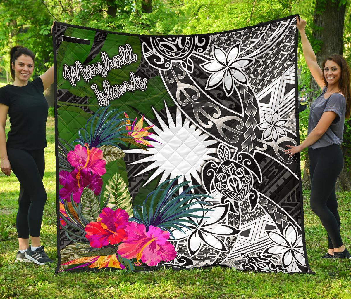 Marshall Islands Premium Quilt - Turtle Plumeria Banana Leaf Black - Polynesian Pride