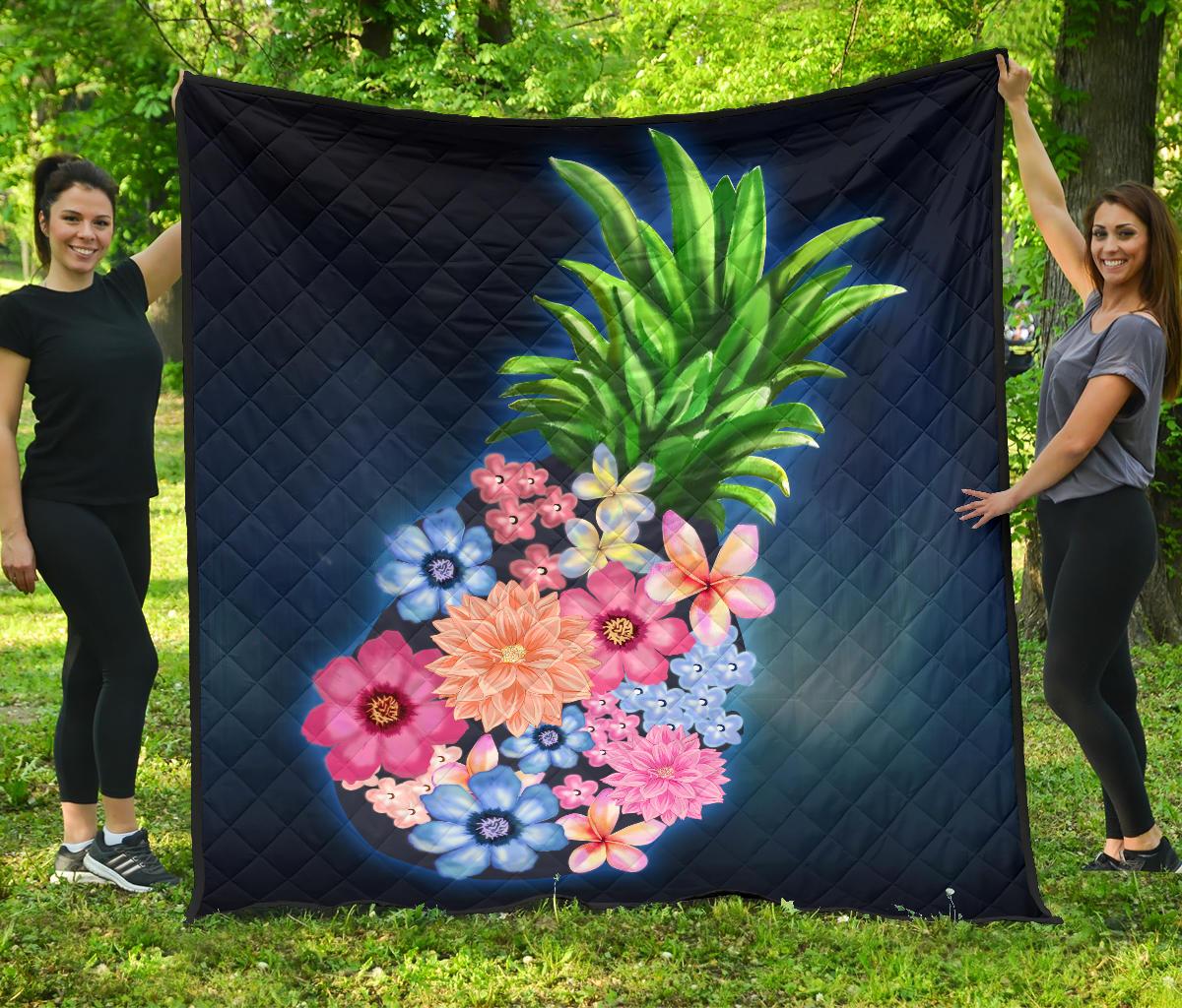 Pineapple Hibiscus Pattern Premium Quilt Black - Polynesian Pride
