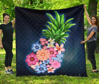 Pineapple Hibiscus Pattern Premium Quilt Black - Polynesian Pride