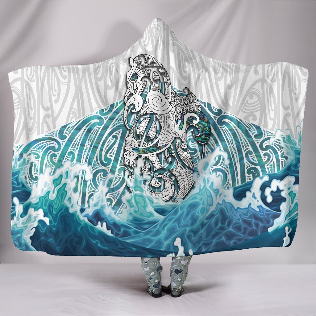 Maori Manaia The Blue Sea Hooded Blanket, White Hooded Blanket White - Polynesian Pride