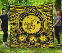 Hawaii Premium Quilt - Hawaii Map Honu Hibiscus Yellow Polynesian Premium Quilt Yellow - Polynesian Pride