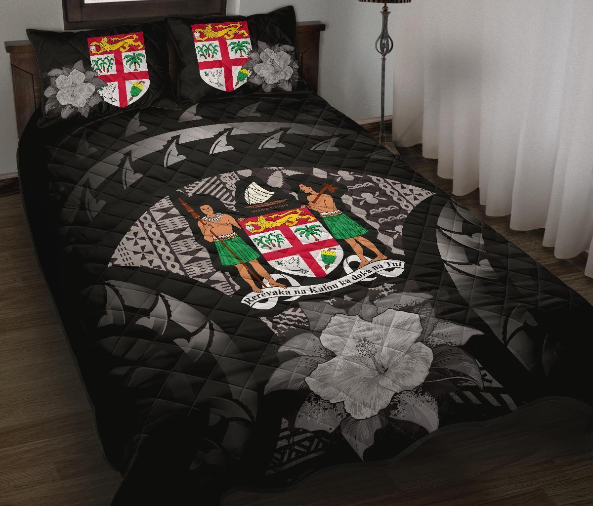 Fiji Polynesian Quilt Bed Set Hibiscus Gray Black - Polynesian Pride