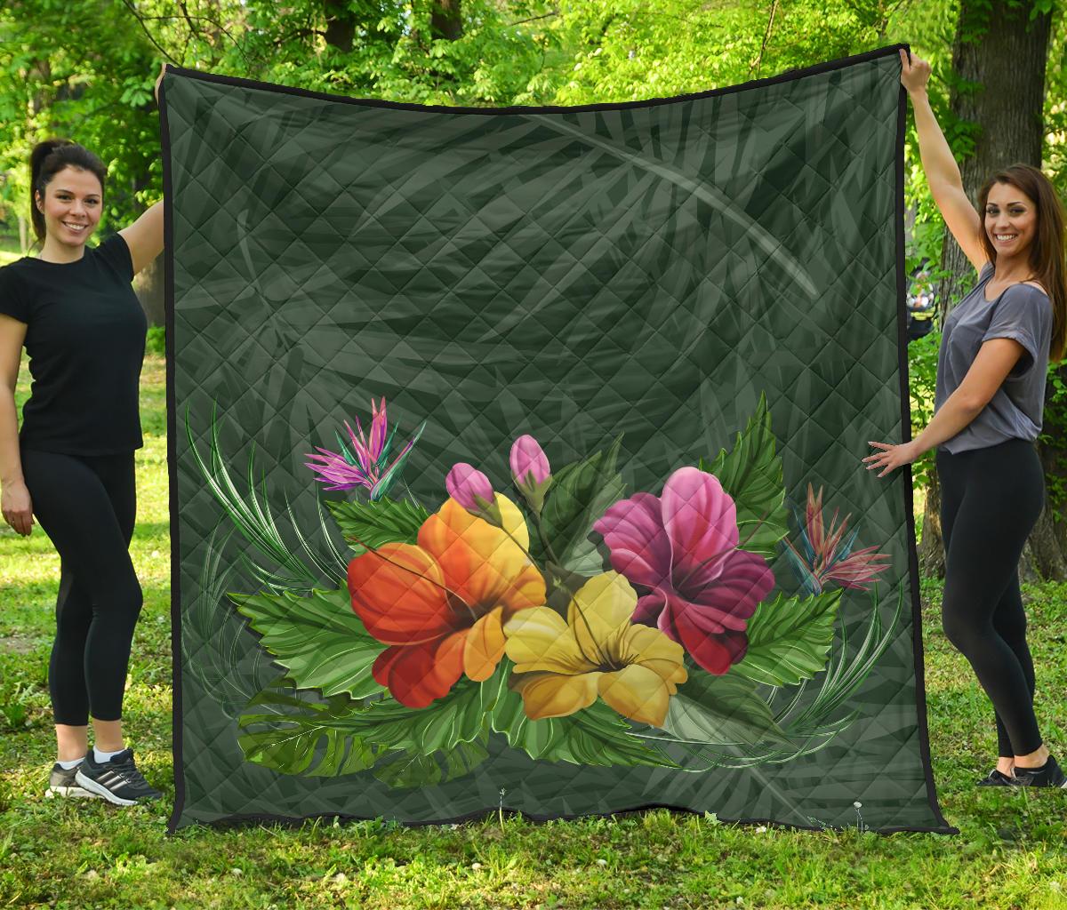 Colorful Hibiscus Premium Quilt Green - Polynesian Pride