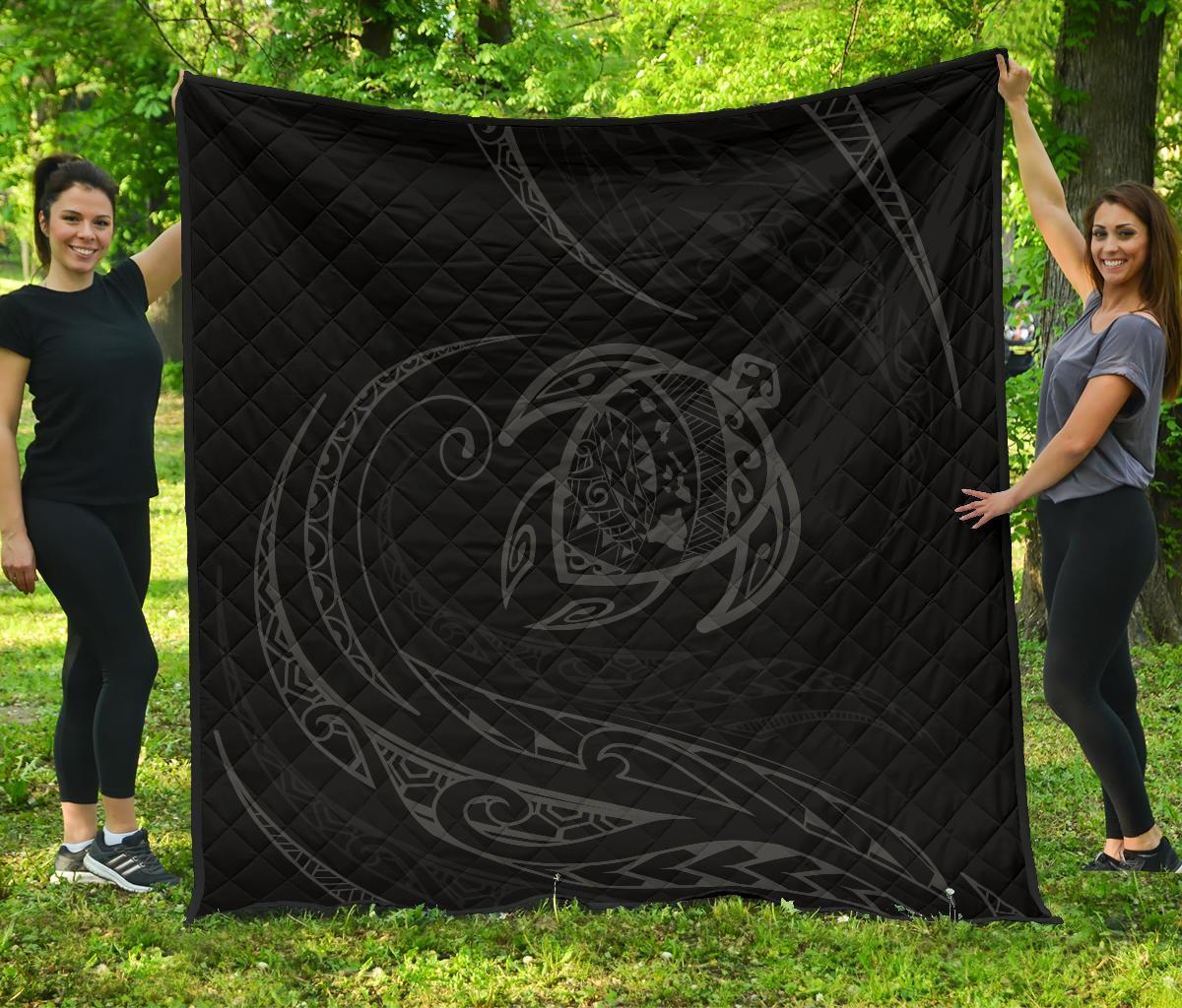 Hawaii Turtle Premium Quilt - Gray - Frida Style Black - Polynesian Pride