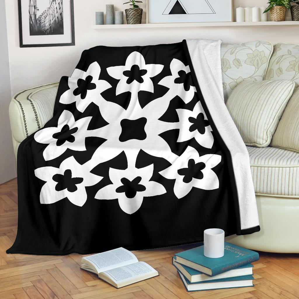 Hawaiian Premium Blanket Royal Pattern - Black And White - A1 Style White - Polynesian Pride