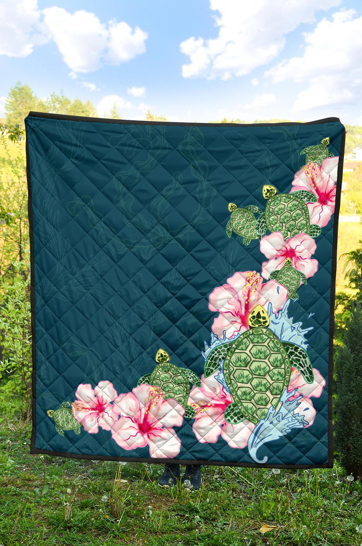 Hibiscus Turtle Dance Premium Quilt - Polynesian Pride