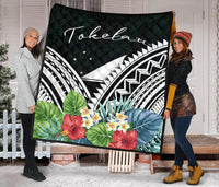 Tokelau Premium Quilt - Tokelau Coat of Arms & Polynesian Tropical Flowers White - Polynesian Pride