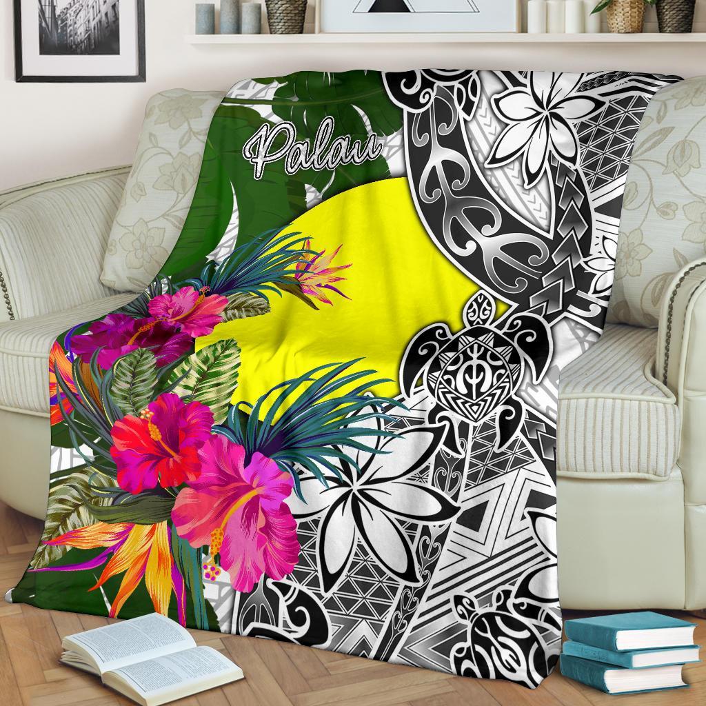 Palau Premium Blanket White - Turtle Plumeria Banana Leaf - Polynesian Pride
